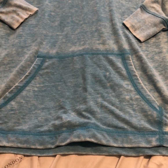 White sierra size medium hooded sweater - Picture 2 of 7